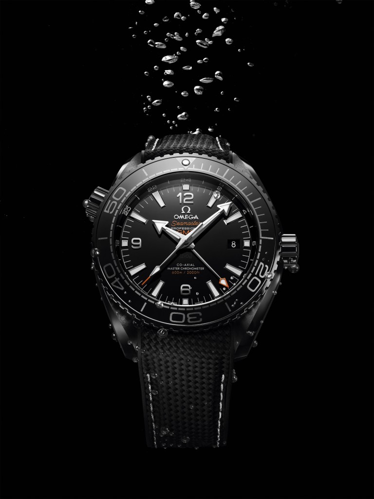 Seamaster_Planet_Ocean_Deep Black_21592462201001_with_background_42 900 PLN