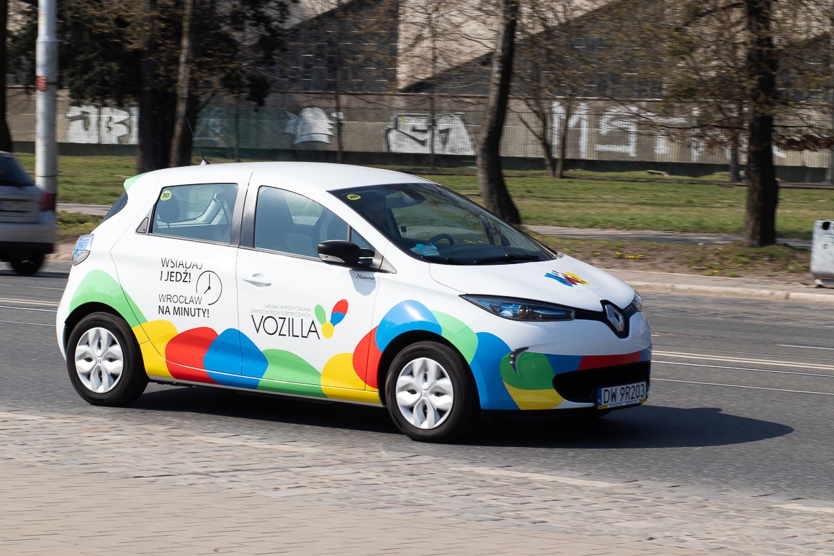 Jak polskie miasta wspierają elektromobilność? manager24